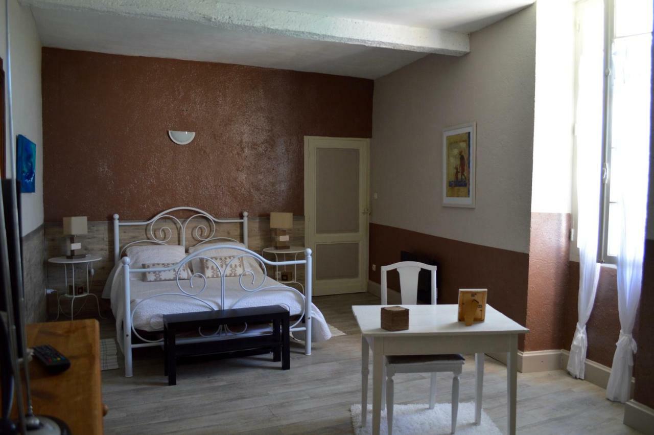 Bed and Breakfast Le Prieure à Saint-Pey-de-Castets Extérieur photo